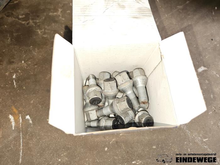 Velgen set + banden van een Renault Captur II (RJB) 1.6 E-Tech 160 2021