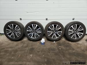 Gebruikte Velgen set + banden Renault Captur II (RJB) 1.6 E-Tech 160 Prijs op aanvraag aangeboden door Auto- en demontagebedrijf Eindewege