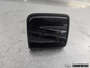 Begagnade Handtag, baklucka Seat Leon ST (5FF) 1.8 TSI Ecomotive 16V Pris € 30,00 Marginaltabell erbjuds av Auto- en demontagebedrijf Eindewege