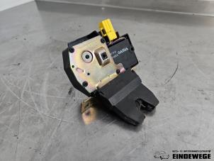 Begagnade Låsmekanism, baklucka Volvo S80 (TR/TS) 2.4 20V 140 Pris € 52,50 Marginaltabell erbjuds av Auto- en demontagebedrijf Eindewege