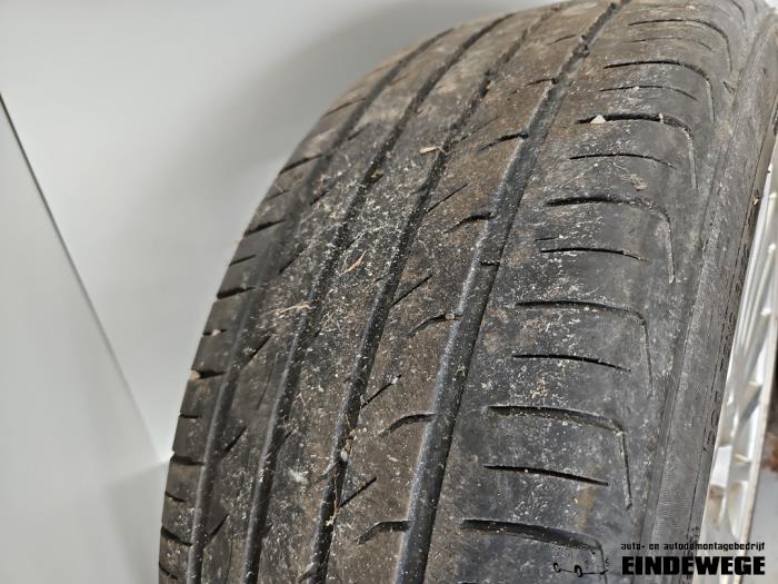 Velgen set + banden van een Volvo S80 (TR/TS) 2.4 20V 140 2000