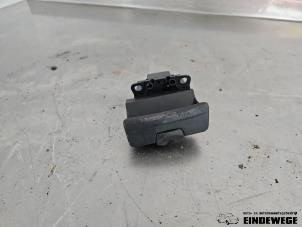 Gebruikte Handrem schakelaar Renault Vel Satis (BJ) 3.5 V6 24V Autom. Prijs € 25,00 Margeregeling aangeboden door Auto- en demontagebedrijf Eindewege