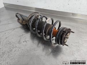 Gebruikte Veerpoot links-voor Ford Mondeo III 2.0 16V Prijs op aanvraag aangeboden door Auto- en demontagebedrijf Eindewege