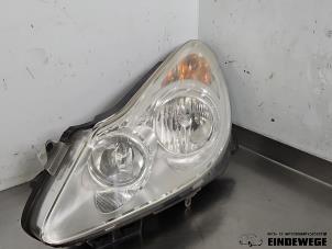 Gebruikte Linker Koplamp Opel Corsa D 1.0 Prijs € 52,50 Margeregeling aangeboden door Auto- en demontagebedrijf Eindewege