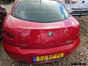 Gebruikte Achterklep Alfa Romeo GT (937) 1.8 Twin Spark 16V Prijs € 105,00 Margeregeling aangeboden door Auto- en demontagebedrijf Eindewege