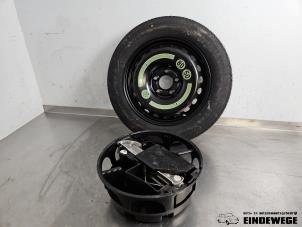 Gebruikte Krikset + reservewiel Mercedes C (W204) 2.2 C-200 CDI 16V Prijs € 78,50 Margeregeling aangeboden door Auto- en demontagebedrijf Eindewege