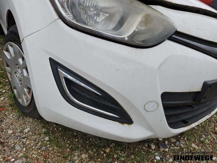 Främre stötfångare från en Hyundai i20 1.1 CRDi VGT 12V 2014