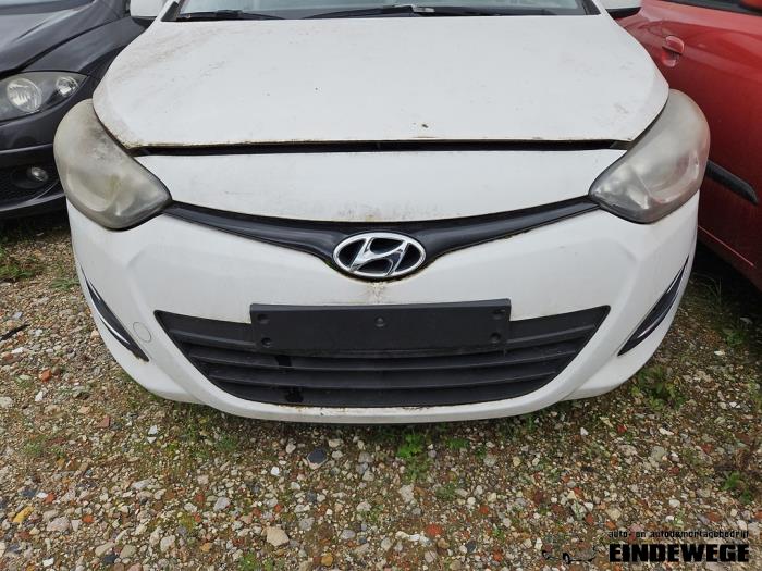 Främre stötfångare från en Hyundai i20 1.1 CRDi VGT 12V 2014