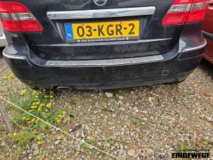 Gebruikte Achterbumper Mercedes B (W245) 1.7 B-180 16V Prijs € 105,00 Margeregeling aangeboden door Auto- en demontagebedrijf Eindewege