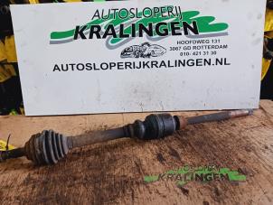 Gebruikte Aandrijfas rechts-voor Peugeot 306 (7A/C/S) 1.8i XT,ST Prijs € 24,99 Margeregeling aangeboden door Autosloperij Kralingen B.V.