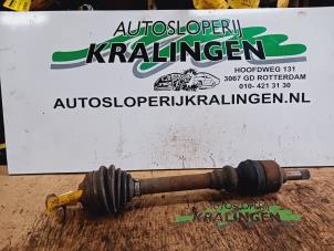 Gebruikte Steekas links-voor Peugeot 306 (7A/C/S) 1.8i XT,ST Prijs € 24,99 Margeregeling aangeboden door Autosloperij Kralingen B.V.