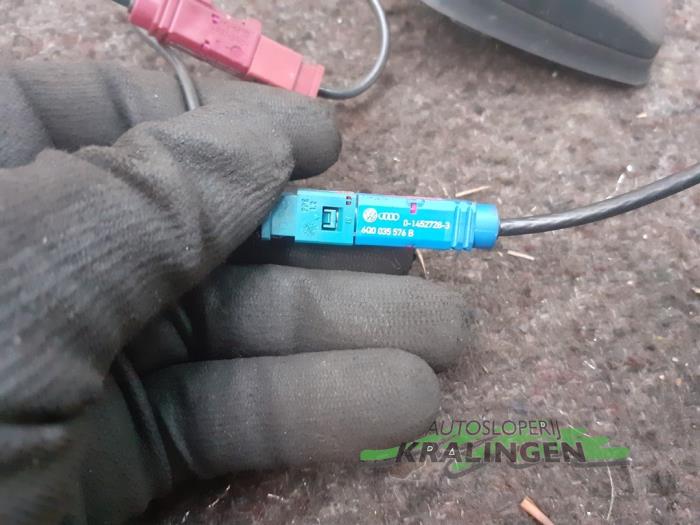 Parabolantenn från en Volkswagen Passat Variant 4Motion (3C5) 3.2 FSI V6 32V 2006