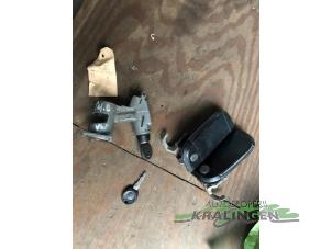 Gebruikte Slotenset Volkswagen Transporter/Caravelle T4 2.5 TDI Prijs € 75,00 Margeregeling aangeboden door Autosloperij Kralingen B.V.