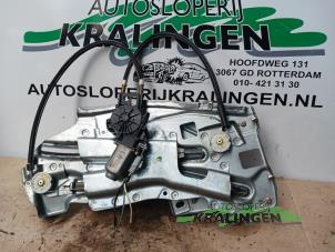 Gebruikte Ruitmechaniek 2Deurs links-achter Citroen C3 Pluriel (HB) 1.6 16V Prijs € 75,00 Margeregeling aangeboden door Autosloperij Kralingen B.V.