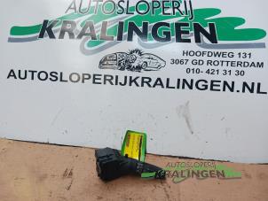 Gebruikte Ruitenwis Schakelaar Nissan Almera (N16) 1.5 16V Prijs € 9,99 Margeregeling aangeboden door Autosloperij Kralingen B.V.