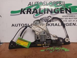 Gebruikte Raammechaniek 4Deurs links-voor Mercedes C (W203) 2.0 C-180 16V Prijs € 50,00 Margeregeling aangeboden door Autosloperij Kralingen B.V.