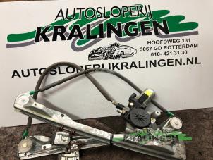 Gebruikte Ruitmechaniek 2Deurs rechts-voor Ford Focus 1 1.4 16V Prijs € 24,99 Margeregeling aangeboden door Autosloperij Kralingen B.V.