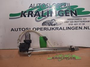 Gebruikte Raammechaniek 4Deurs links-achter Renault Laguna II Grandtour (KG) 1.8 16V Prijs € 24,99 Margeregeling aangeboden door Autosloperij Kralingen B.V.