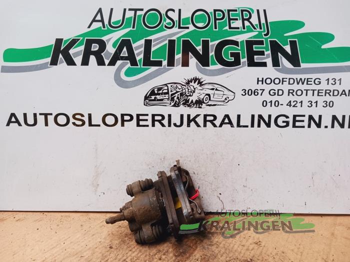 Bakre bromsok, höger från en Mercedes-Benz ML I (163) 270 2.7 CDI 20V 2001