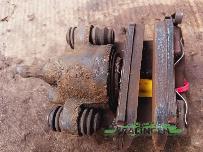 Bakre bromsok, höger från en Mercedes-Benz ML I (163) 270 2.7 CDI 20V 2001