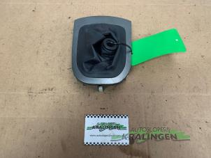 Gebruikte Versnellingspookhoes Kia Rio III (UB) 1.2 CVVT 16V Prijs € 25,00 Margeregeling aangeboden door Autosloperij Kralingen B.V.