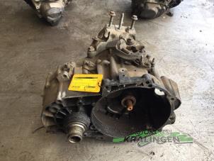 Gebruikte Versnellingsbak Volkswagen Sharan (7M8/M9/M6) 2.0 TDI Prijs € 500,00 Margeregeling aangeboden door Autosloperij Kralingen B.V.