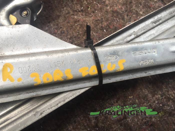 Ruitmechaniek 2Deurs rechts-voor van een Ford Focus 1 1.4 16V 2000