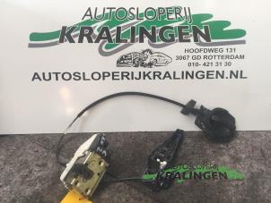 Gebruikte Portierslot Mechaniek 2deurs rechts Citroen C2 (JM) 1.1 Prijs € 35,00 Margeregeling aangeboden door Autosloperij Kralingen B.V.