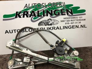 Gebruikte Ruitmechaniek 2Deurs rechts-voor Ford Focus 1 1.4 16V Prijs € 24,99 Margeregeling aangeboden door Autosloperij Kralingen B.V.