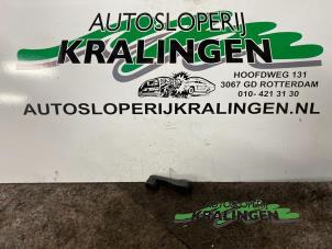 Begagnade Fönsterreglage Volkswagen Polo III (6N2) 1.4 Pris € 9,99 Marginaltabell erbjuds av Autosloperij Kralingen B.V.