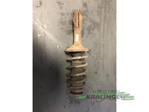 Gebruikte Schokdemper rechts-voor Volkswagen Polo III (6N1) 1.4i 60 Prijs € 35,00 Margeregeling aangeboden door Autosloperij Kralingen B.V.