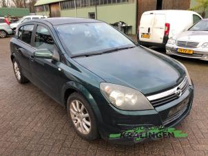 Gebruikte Spatbord rechts-voor Opel Astra H (L48) 1.7 CDTi 16V Prijs € 100,00 Margeregeling aangeboden door Autosloperij Kralingen B.V.