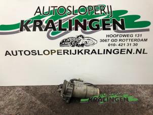 Używane Obudowa filtra paliwa Toyota Avensis Wagon (T25/B1E) 2.2 D-4D 16V Cena € 100,00 Procedura marży oferowane przez Autosloperij Kralingen B.V.