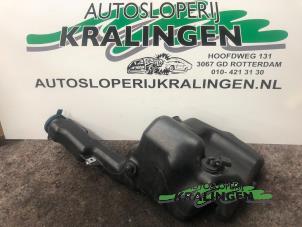 Begagnade Spolartank, vindruta Mercedes C (W204) 1.8 C-200 CGI 16V Pris € 24,98 Marginaltabell erbjuds av Autosloperij Kralingen B.V.