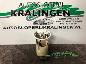 Gebruikte Tankvlotter Toyota Avensis Wagon (T25/B1E) 2.2 D-4D 16V Prijs € 50,00 Margeregeling aangeboden door Autosloperij Kralingen B.V.