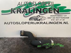 Gebruikte Intercooler Slang Mercedes C Combi (S203) 2.2 C-200 CDI 16V Prijs € 35,00 Margeregeling aangeboden door Autosloperij Kralingen B.V.