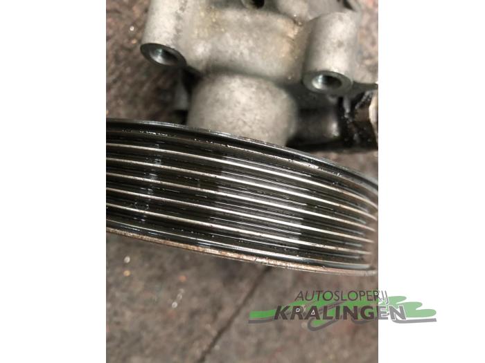 Servostyrningspump från en Audi A3 (8L1) 1.8 20V Turbo 2001