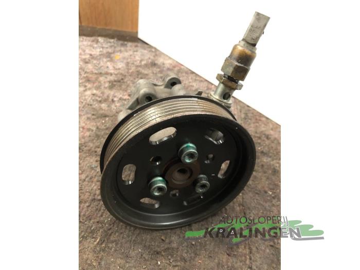 Servostyrningspump från en Audi A3 (8L1) 1.8 20V Turbo 2001