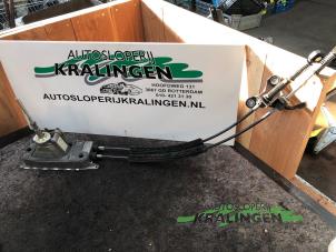 Używane Mechanizm wyboru Volkswagen Caddy Combi III (2KB,2KJ) 1.6 TDI 16V Cena € 49,98 Procedura marży oferowane przez Autosloperij Kralingen B.V.