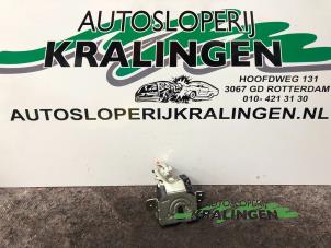 Begagnade Låsmekanism, baklucka Mitsubishi Colt (Z2/Z3) 1.3 16V Pris € 50,00 Marginaltabell erbjuds av Autosloperij Kralingen B.V.