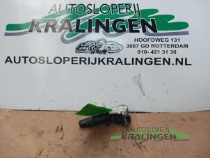 Gebruikte Pinker Schakelaar Nissan Note (E11) 1.5 dCi 86 Prijs € 19,99 Margeregeling aangeboden door Autosloperij Kralingen B.V.