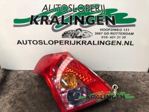 Begagnade Baklykta, vänster Suzuki Swift (ZA/ZC/ZD1/2/3/9) 1.5 VVT 16V Pris € 50,00 Marginaltabell erbjuds av Autosloperij Kralingen B.V.