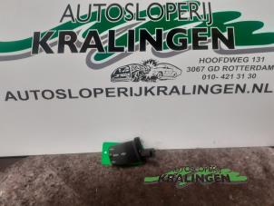 Begagnade Radiokontrollpanel Ford Focus C-Max 1.6 TDCi 16V Pris € 15,00 Marginaltabell erbjuds av Autosloperij Kralingen B.V.