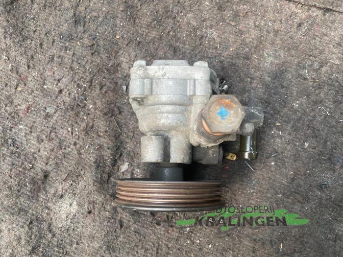 Servostyrningspump från en Kia Picanto (BA) 1.1 12V 2004