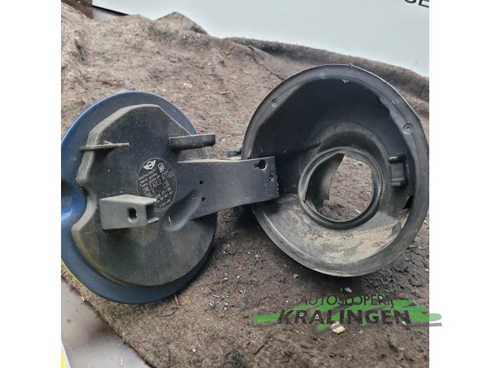 Tanklucka från en MINI Mini (R56) 1.6 16V Cooper 2007