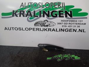 Używane Uchwyt reczny Mitsubishi Outlander (CU) 2.0 16V 4x2 Cena € 19,99 Procedura marży oferowane przez Autosloperij Kralingen B.V.