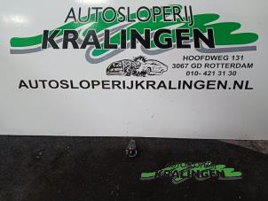 Używane Przelacznik poduszki powietrznej Renault Clio IV Estate/Grandtour (7R) 1.5 Energy dCi 90 FAP Cena € 9,98 Procedura marży oferowane przez Autosloperij Kralingen B.V.