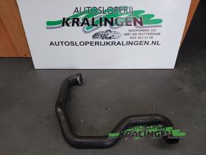 Gebruikte Intercooler Slang Renault Trafic New (FL) 1.9 dCi 82 16V Prijs € 50,00 Margeregeling aangeboden door Autosloperij Kralingen B.V.