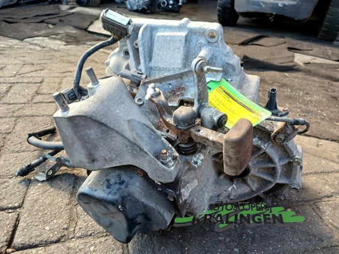 Versnellingsbak van een Mazda 2 (DE) 1.3 16V S-VT High Power 2007
