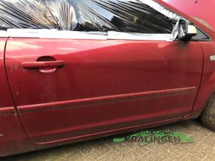 Begagnade Dörr, 2-dörrars, höger Ford Focus 2 C+C 2.0 TDCi 16V Pris € 100,00 Marginaltabell erbjuds av Autosloperij Kralingen B.V.